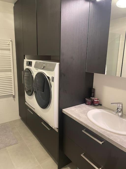 Beautiful Apartment Near Airport Njarthvik Екстериор снимка