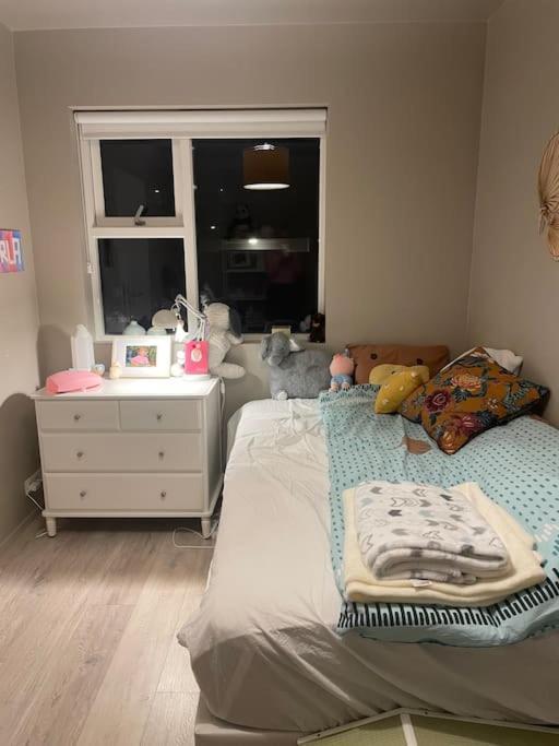 Beautiful Apartment Near Airport Njarthvik Екстериор снимка