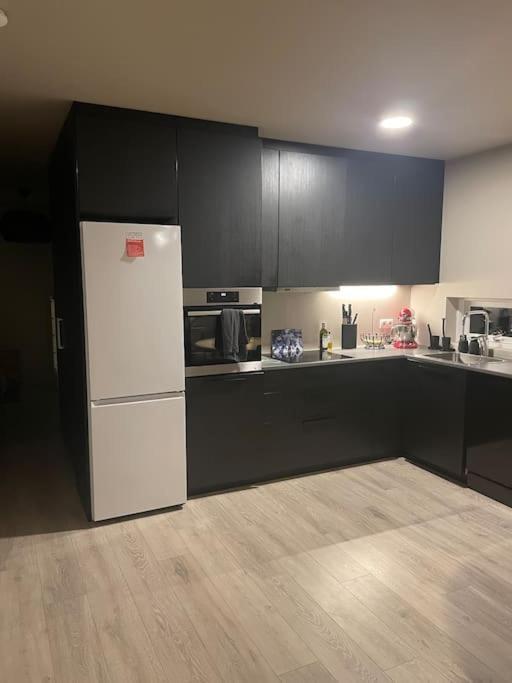 Beautiful Apartment Near Airport Njarthvik Екстериор снимка